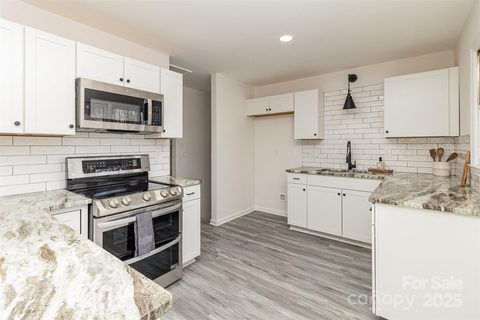 6521 Heatherbrook Avenue sold home in Hidden Valley Estates, Charlotte, NC