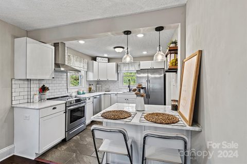 1236 Mitchell Avenue sold home in Oakland Heights, Statesville, NC
