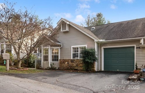 870 S Park Place sold townhome in Laurel Park Place, Hendersonville, NC