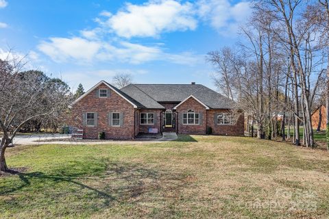 807 Lauras Lane sold home in Melchor Heights, Albemarle, NC