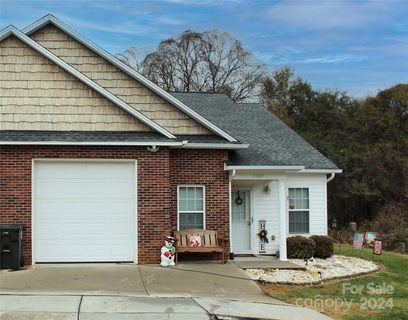 1663 Golden Cedar Lane sold townhome in MT OLIVE MANOR, Newton, NC