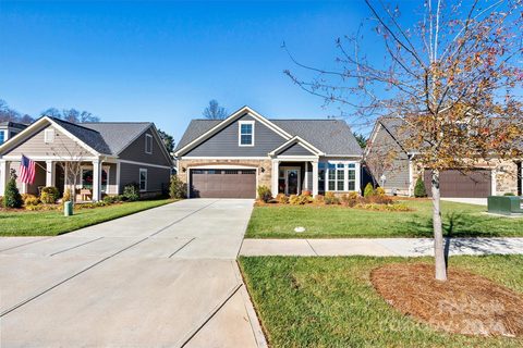 5019 Pleasant Run Drive sold home in The Courtyards On Lawyers Road, Matthews, NC