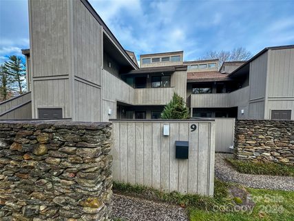 9 Lakemoor Lane sold condo in Lakemoor Village, Hendersonville, NC