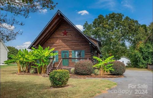 312 Commodore Loop