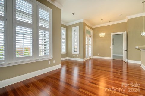 2810 Selwyn Avenue 418