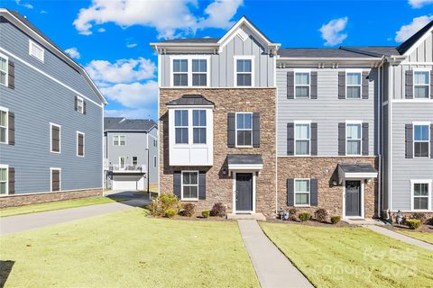 10776 Overlook Mountain Drive sold townhome in Riverbend Towns, Charlotte, NC