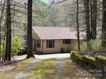 585 Purple Finch Road sold home in Sherwood Forest, Brevard, NC