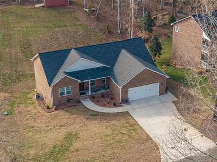 1533 Weatherwood Drive sold home in Weatherwood, Lincolnton, NC