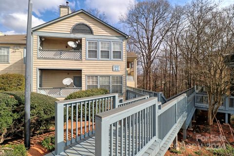 8121 E Tremaine Court sold condo in Devonshire Court, Charlotte, NC