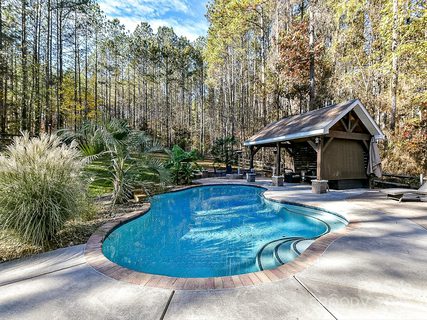 250 Kenway Loop