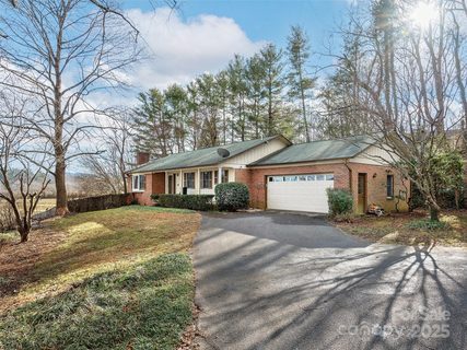 9 Carolewood Drive sold home in Bannerwood, Horse Shoe, NC