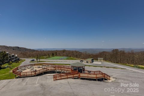 301 Pinnacle Inn Road pending home in Pinnacle Inn, Beech Mountain, NC