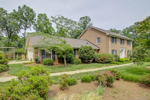113 Woodstream Circle