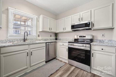 3216 Selwyn Farms Lane 4 sold home in Hunters Run, Charlotte, NC