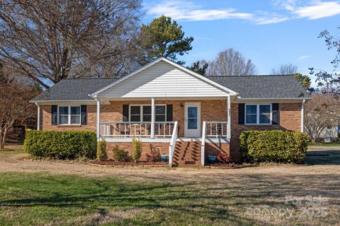 331 Shoreline Loop sold home in Bayview Estates, Mooresville, NC