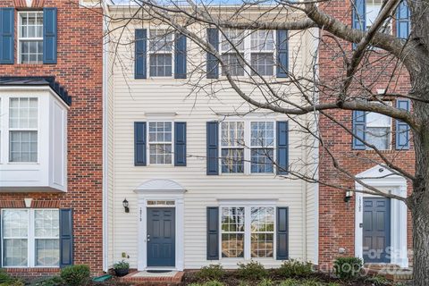 15712 Kensington Palace Lane