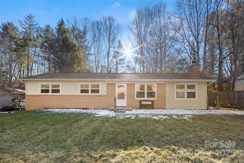 15 Pinehurst Circle sold home in Mountain View, Arden, NC
