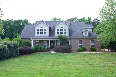 1104 Easthampton Lane