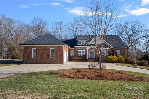 2635 Queens Drive sold home in Lincoln Forest, Lincolnton, NC