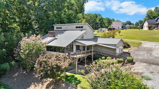 3910 6th Street active home in Lake Hickory, Hickory, NC