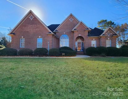 210 Classic Court sold home in Hickory Lane, Mount Holly, NC