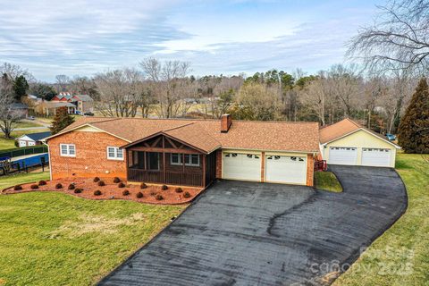 5513 Suttlemyre Lane