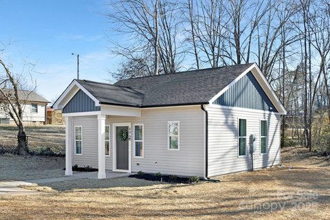 606 York Avenue sold home in Rolling Hills, Statesville, NC
