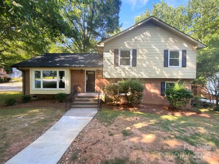 7401 Limerick Drive active home in Heritage Woods East, Charlotte, NC