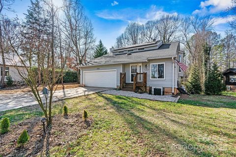 3995 Burton Lane active home in Westport, Denver, NC