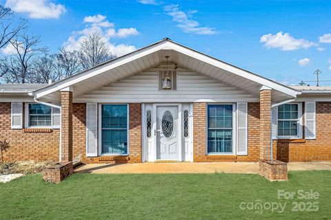 235 Cherokee Way sold home in Arrowhead, Marion, NC
