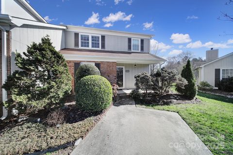 6815 Cabot Circle sold townhome in Renaissance on Carmel, Charlotte, NC