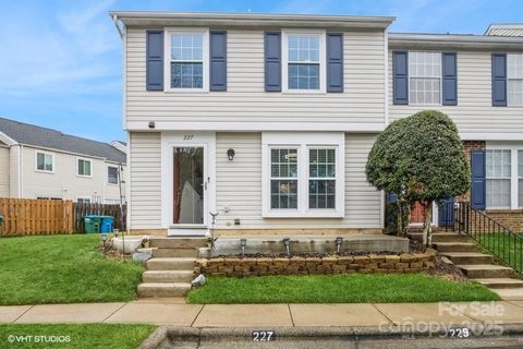 227 Water Oak Drive sold townhome in Parklake, Pineville, NC