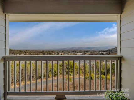 59 Rotunda Circle sold townhome in Scenic View Terrace, Asheville, NC