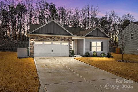 127 Tradesmen Trail