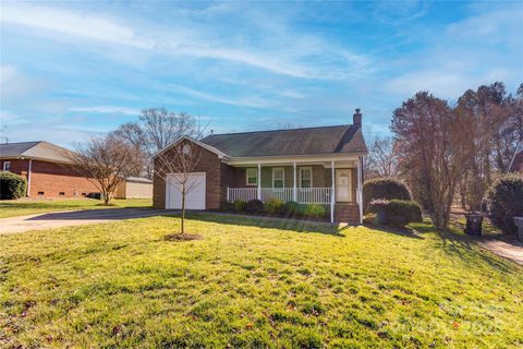 25 Paddington Drive sold home in Cinnamon Hill, Concord, NC
