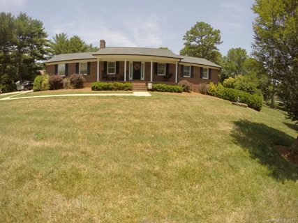 216 Meadowbrook Circle