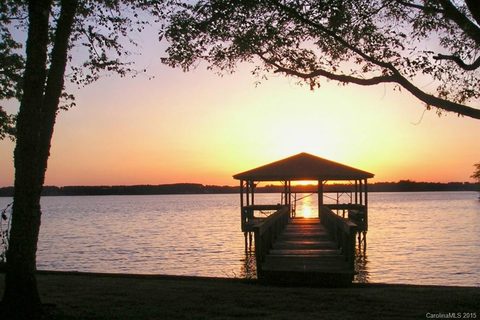 156 Teakwood Lane
