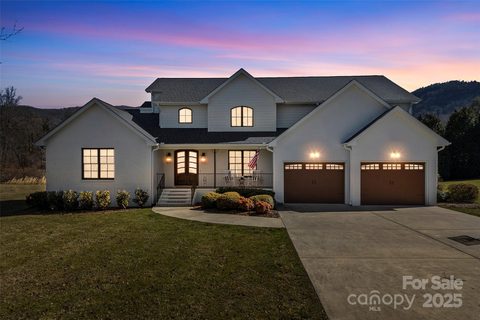 28 Sovereign Lane sold home in Monarch Estates, Fairview, NC