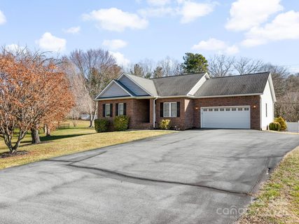 72 Classic Oaks Circle sold home in Classic Oaks, Hendersonville, NC