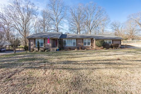 1901 Amberhill Lane