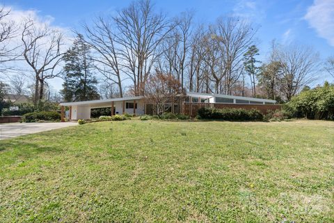 2300 Cloister Drive sold home in The Cloisters, Charlotte, NC