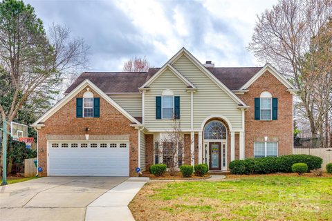 736 Meadow Lake Drive sold home in Matthews Estates, Matthews, NC