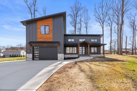 109 Scott Meadows Drive sold home in Chambers Trace, Asheville, NC