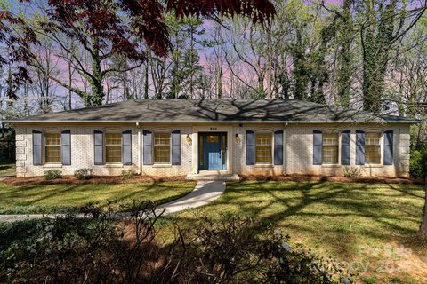 800 River Oaks Lane sold home in Providence Woods, Charlotte, NC