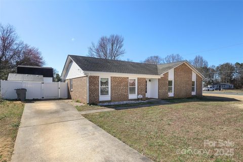 9100 Clancy Place sold home in Eastwoods, Charlotte, NC