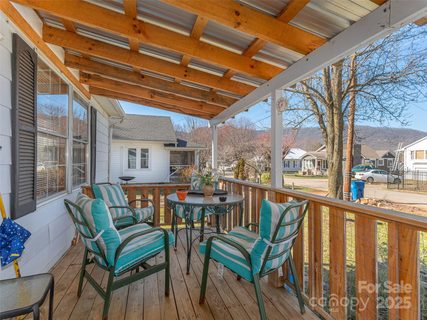 63 Poplar Street sold home in Brookwood, Waynesville, NC
