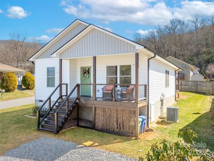 2 Half Moon Drive sold home in Springside Meadows, Swannanoa, NC