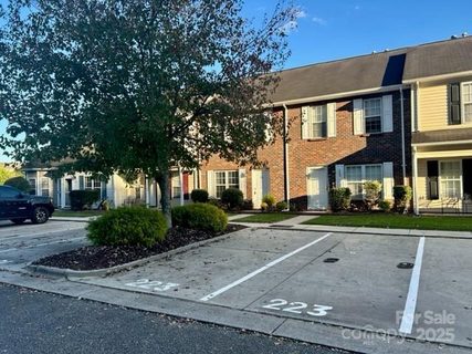 221 Linkside Court sold townhome in Cameron Village Townhouses, Lenoir, NC