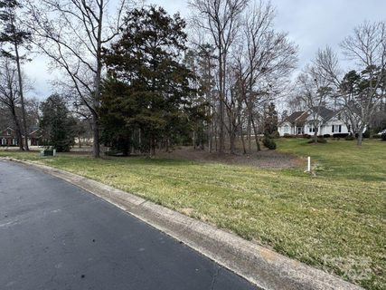 120 Swift Island Place active lot in Uwharrie Point, New London, NC