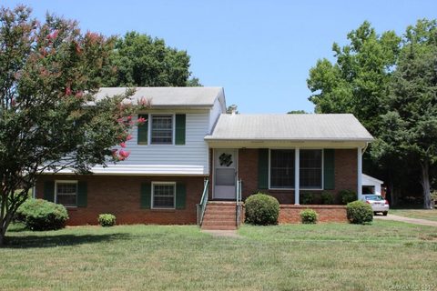 6112 Elmwood Circle